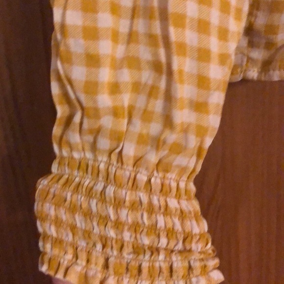 Yellow checkered off the shoulder long sleeve - Picture 3 of 4